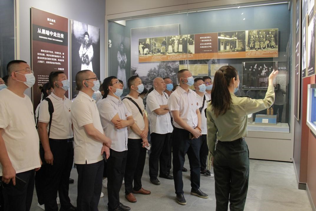 16570073066317062BD8.jpg 5.jpg